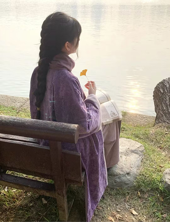 湖畔.jpg