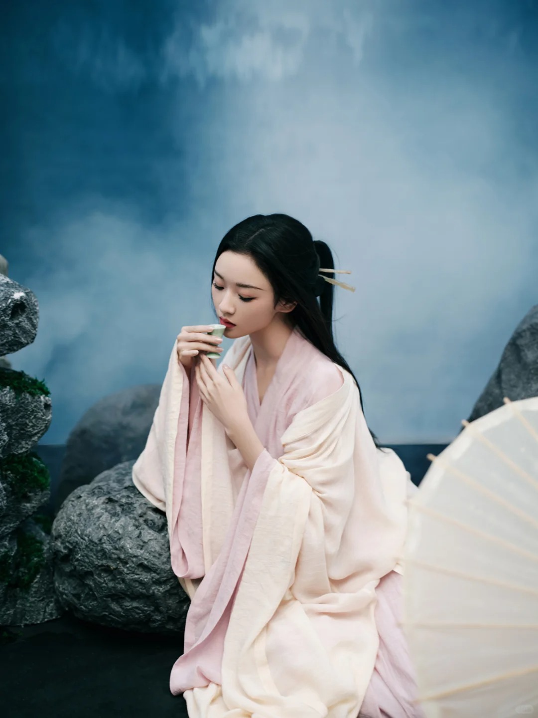 “烟雨入画来 江南处相逢” _ 古风摄影_5_阑梦古装摄影写真馆_来自小红书网页版.jpg