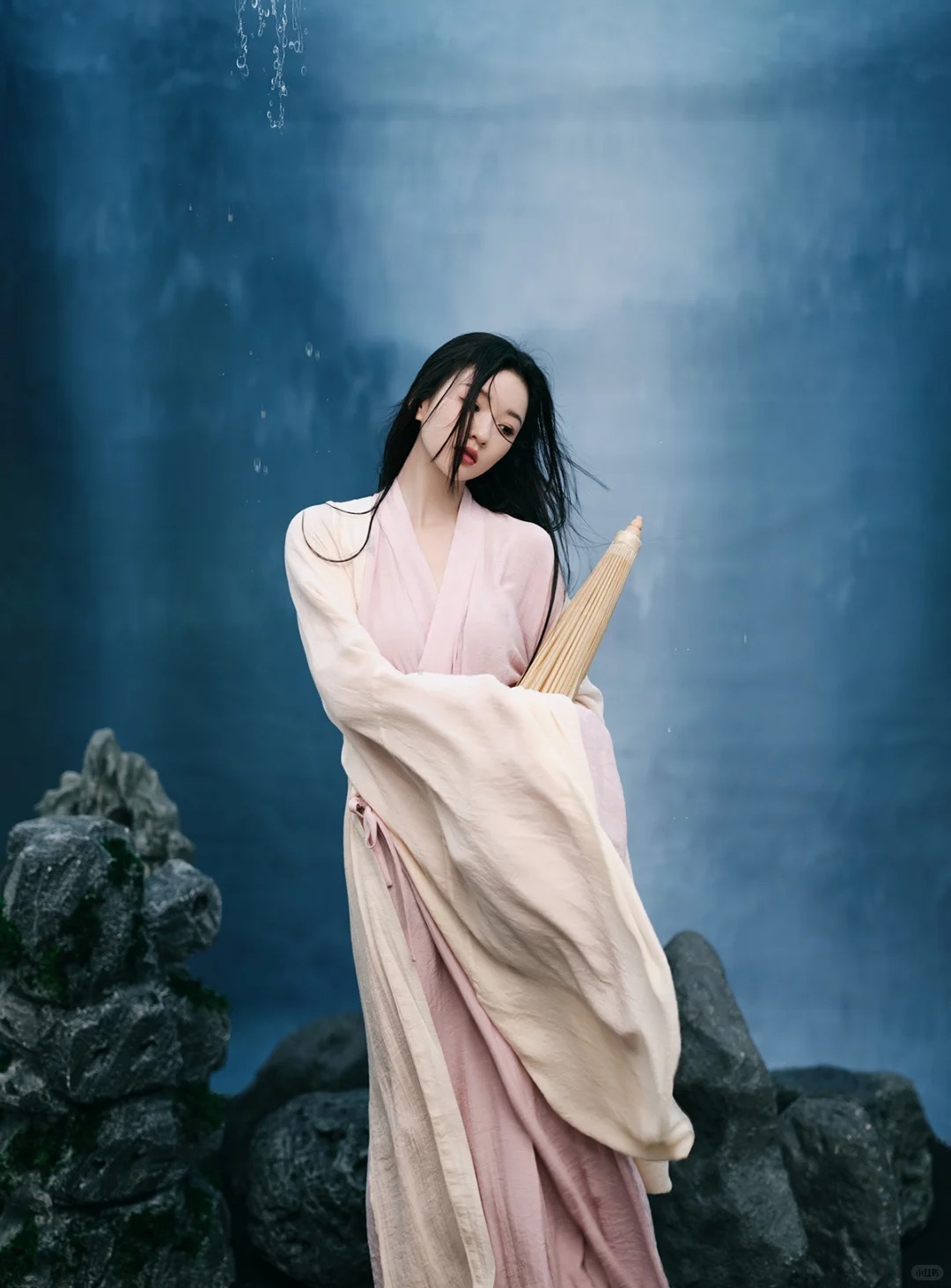 “烟雨入画来 江南处相逢” _ 古风摄影_7_阑梦古装摄影写真馆_来自小红书网页版.jpg