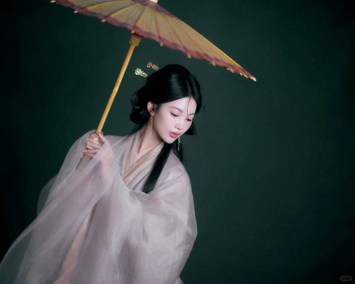 步入江南，便成诗画 _ 古风少女写真📸_7_阑梦古装摄影写真馆_来自小红书网页版.jpg