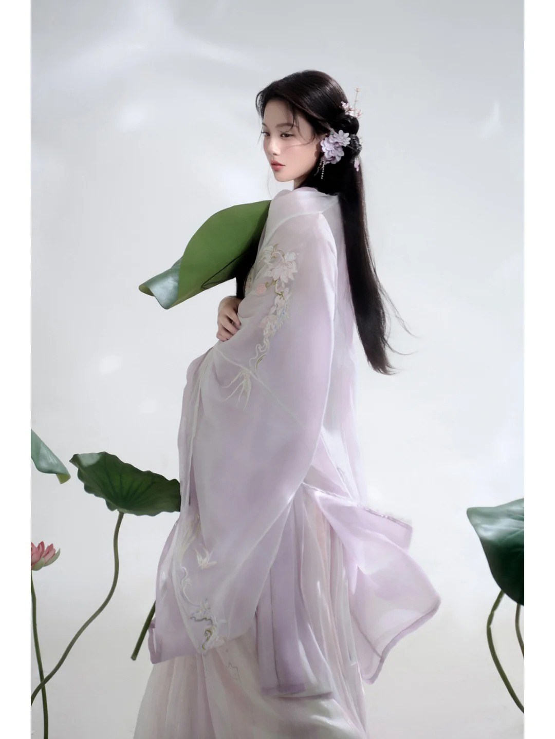 穿上汉服与荷花相遇🌷氛围感古风写真_4_阑梦古装摄影写真馆_来自小红书网页版.jpg