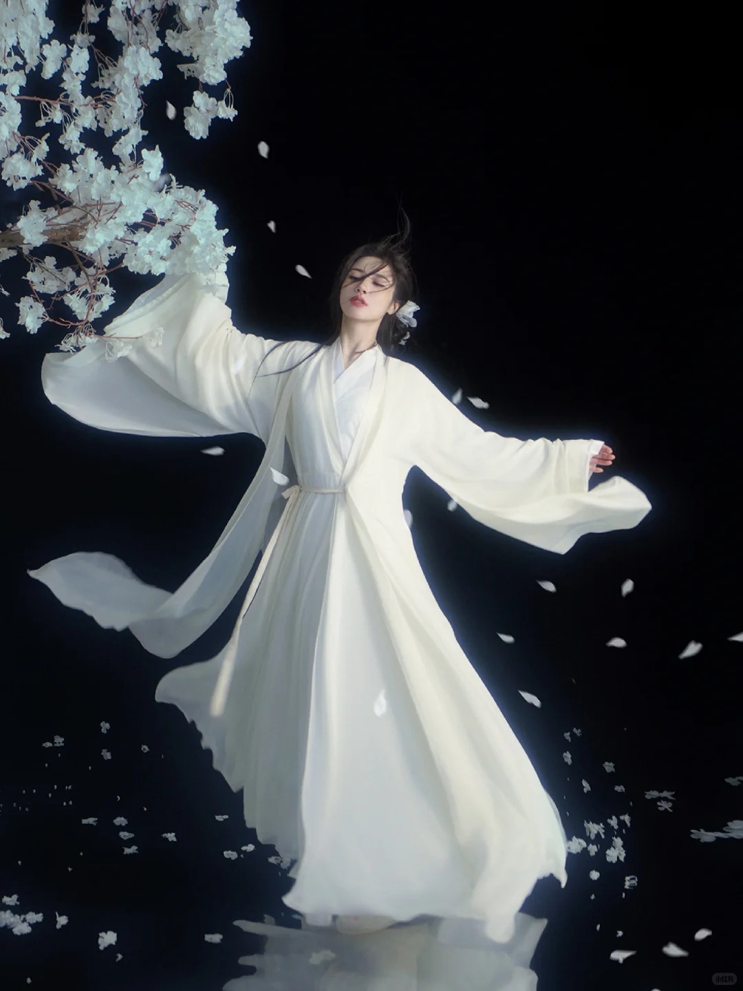 听，花落的声音_清冷又破碎的古风写真_1_阑梦古装摄影写真馆_来自小红书网页版.jpg