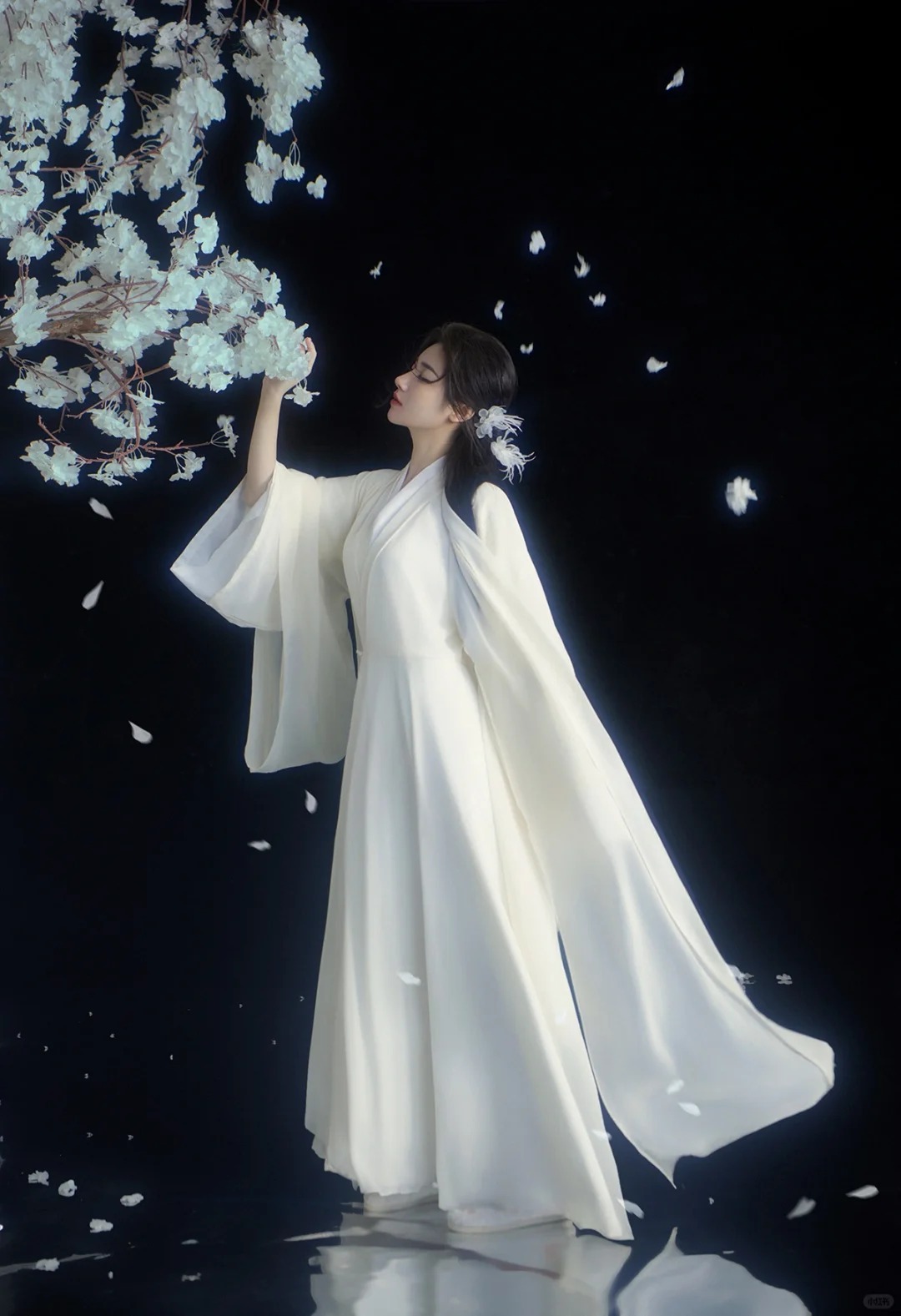 听，花落的声音_清冷又破碎的古风写真_3_阑梦古装摄影写真馆_来自小红书网页版.jpg