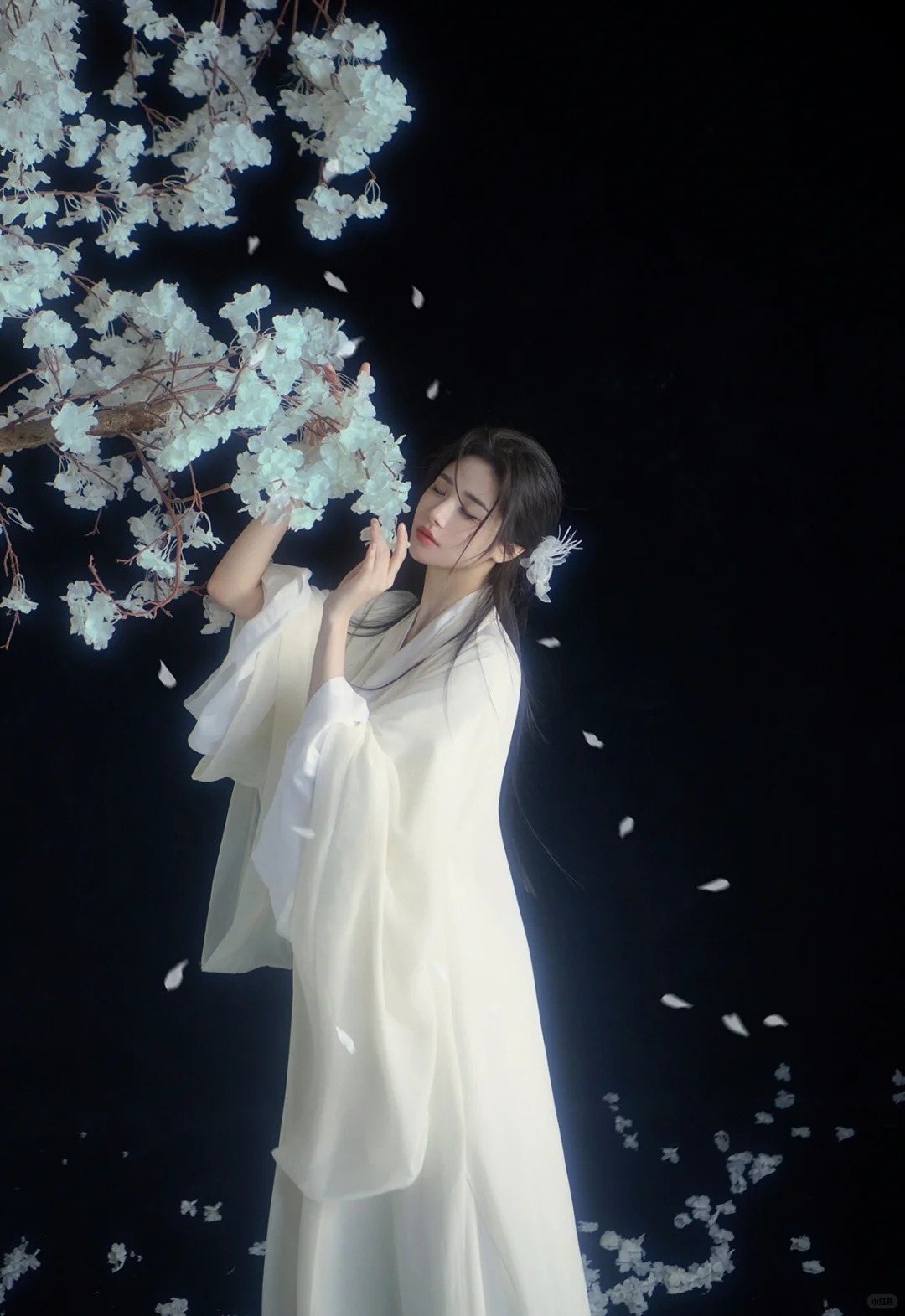 听，花落的声音_清冷又破碎的古风写真_4_阑梦古装摄影写真馆_来自小红书网页版.jpg