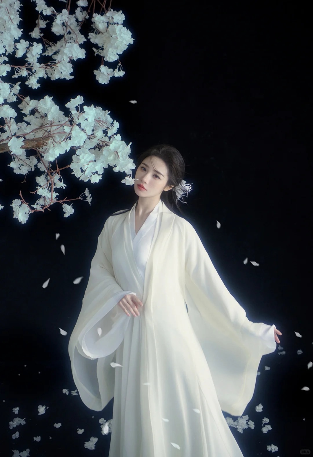 听，花落的声音_清冷又破碎的古风写真_6_阑梦古装摄影写真馆_来自小红书网页版.jpg