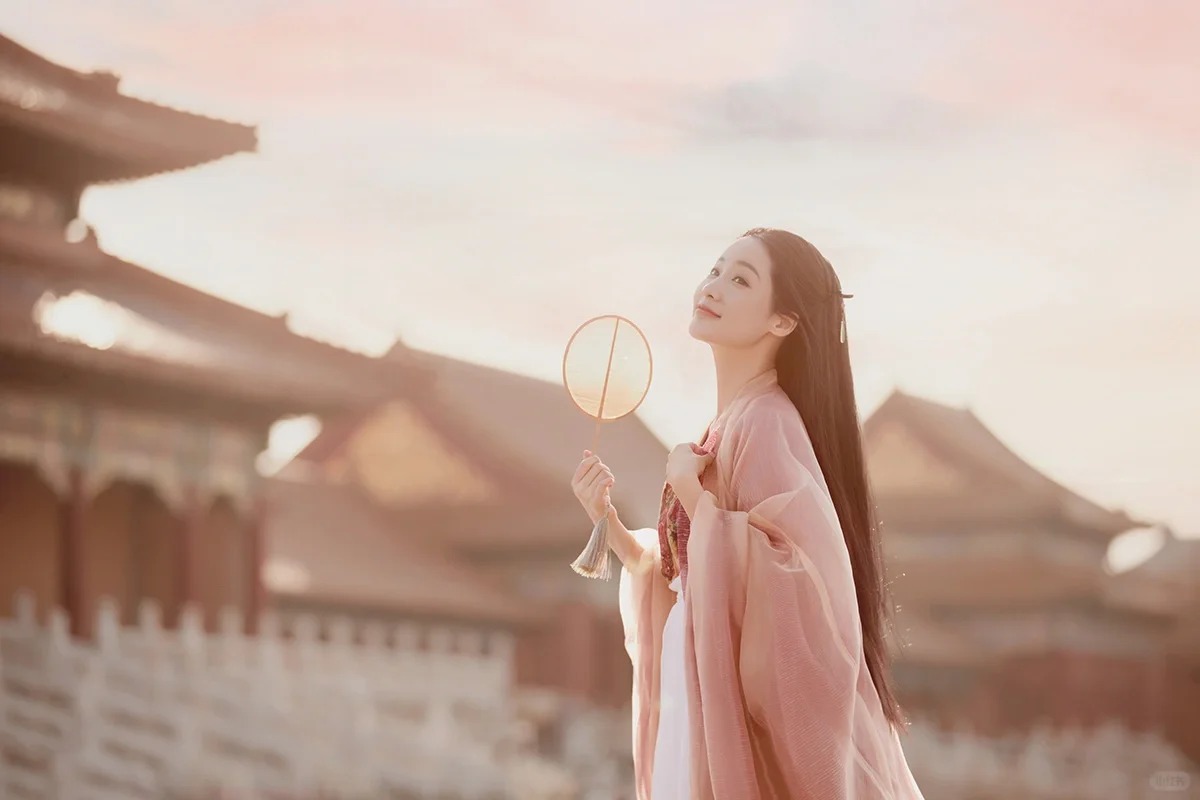 故宫拍古装写真绝了，原来穿上古装也这么美_2_阑梦古装摄影写真馆_来自小红书网页版.jpg