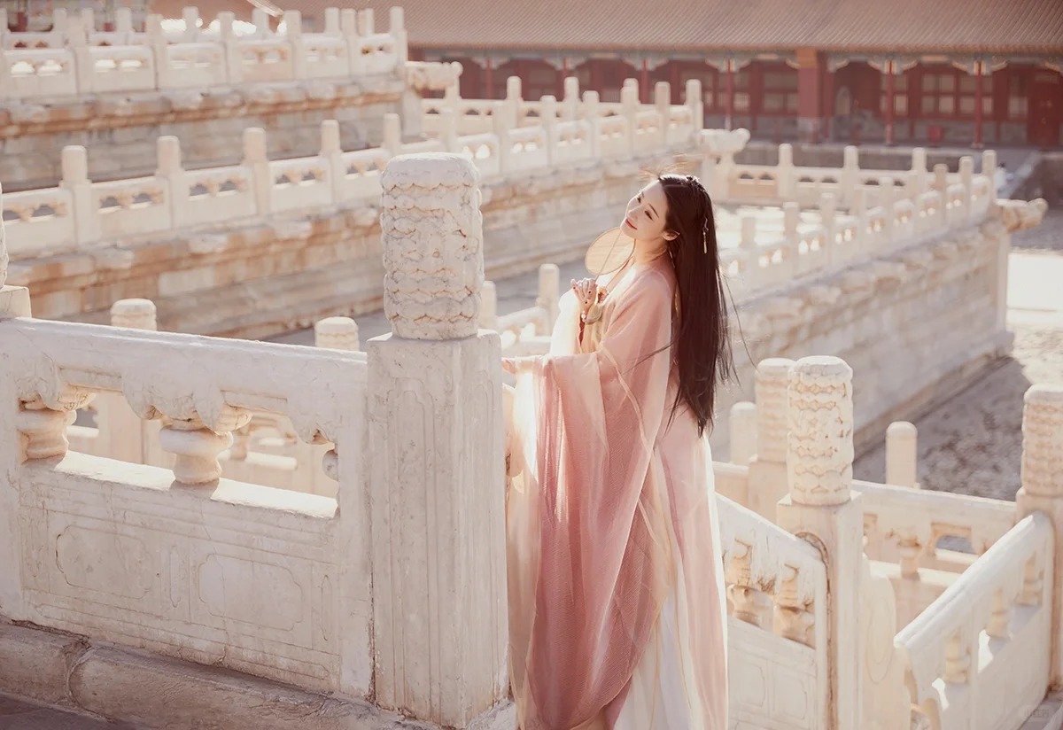 故宫拍古装写真绝了，原来穿上古装也这么美_8_阑梦古装摄影写真馆_来自小红书网页版.jpg