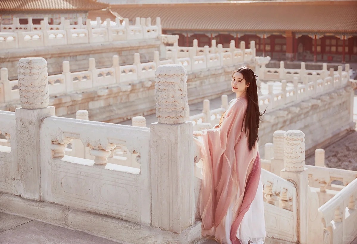故宫拍古装写真绝了，原来穿上古装也这么美_9_阑梦古装摄影写真馆_来自小红书网页版.jpg