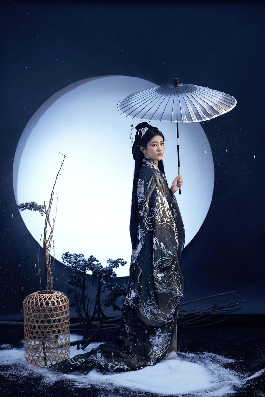 月光下的雪影诗篇，汉服写真中的氛围感之神_5_阑梦古装摄影写真馆_来自小红书网页版.jpg