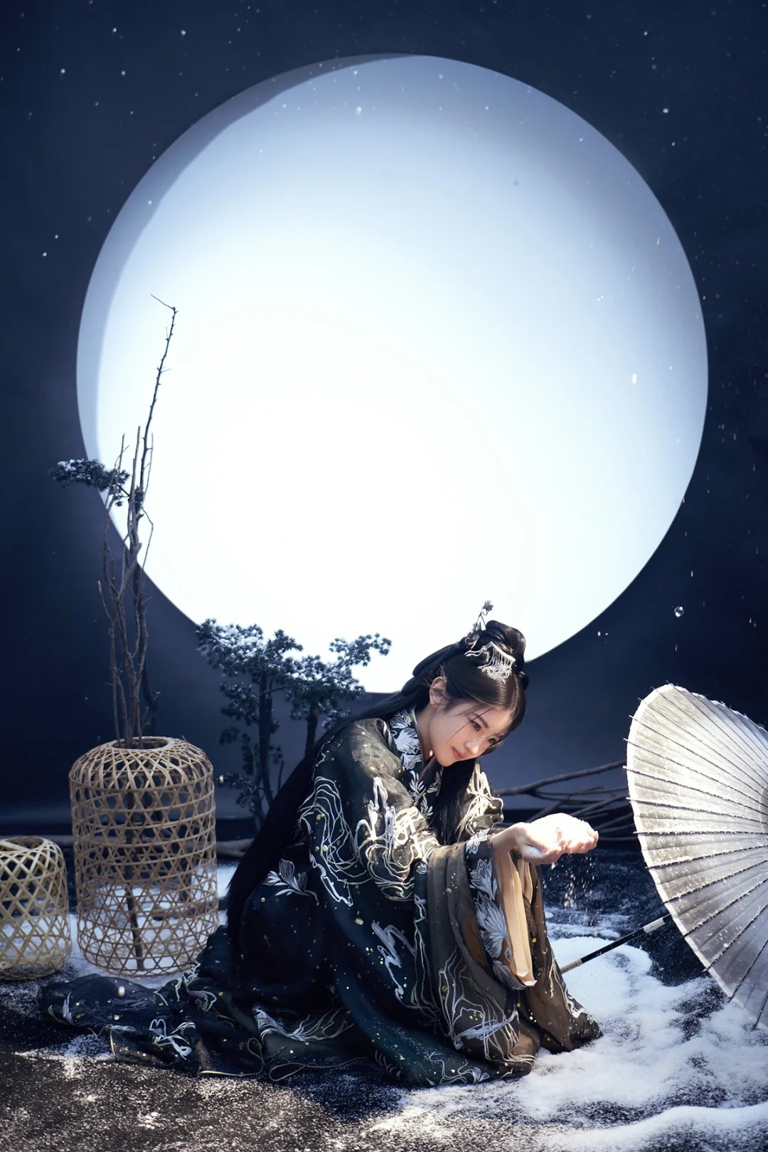 月光下的雪影诗篇，汉服写真中的氛围感之神_9_阑梦古装摄影写真馆_来自小红书网页版.jpg