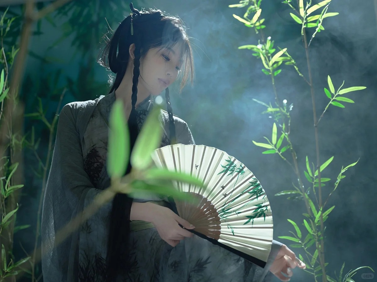 掉入秘境竹林，超心动的古风清冷汉服写真_4_阑梦古装摄影写真馆_来自小红书网页版.jpg