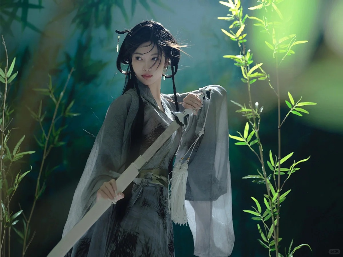 掉入秘境竹林，超心动的古风清冷汉服写真_5_阑梦古装摄影写真馆_来自小红书网页版.jpg