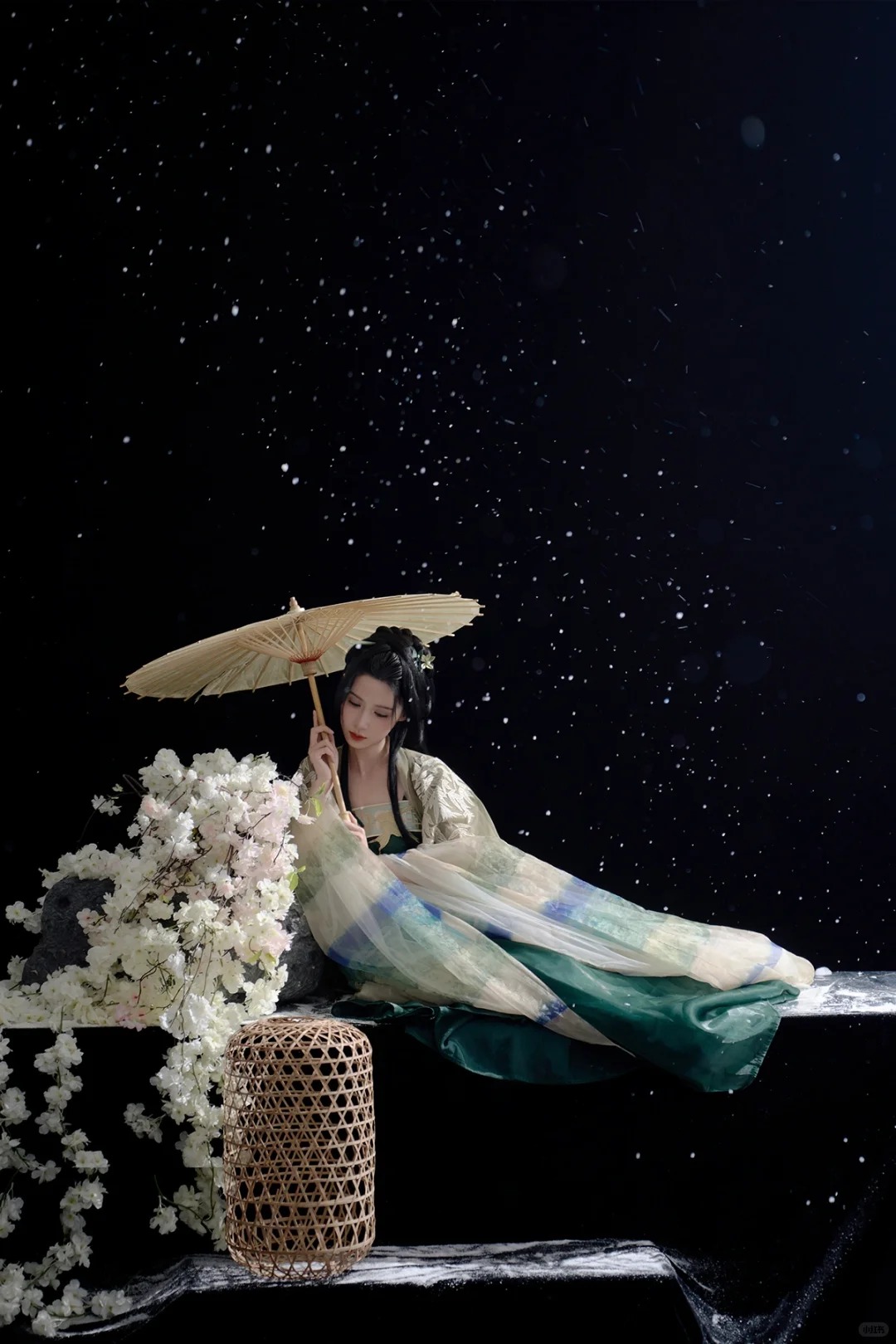 冬日浪漫与花团锦簇的古风写真，氛围感绝了_1_阑梦古装摄影写真馆_来自小红书网页版.jpg