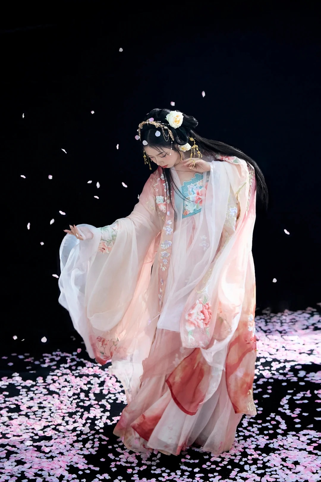 落花缤纷描绘古风写真🌸诗意画卷醉人心_3_阑梦古装摄影写真馆_来自小红书网页版.jpg