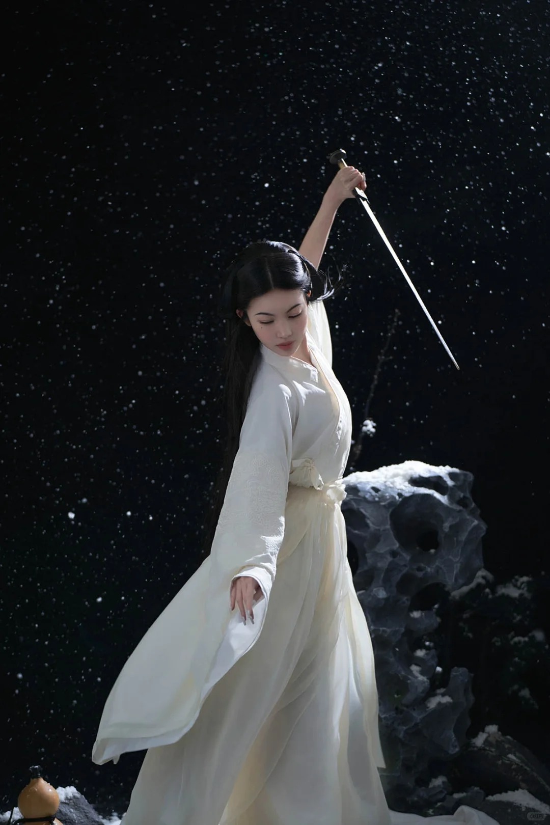 雪中舞剑清冷古风写真❄犹如冰山上的冰莲_1_阑梦古装摄影写真馆_来自小红书网页版.jpg