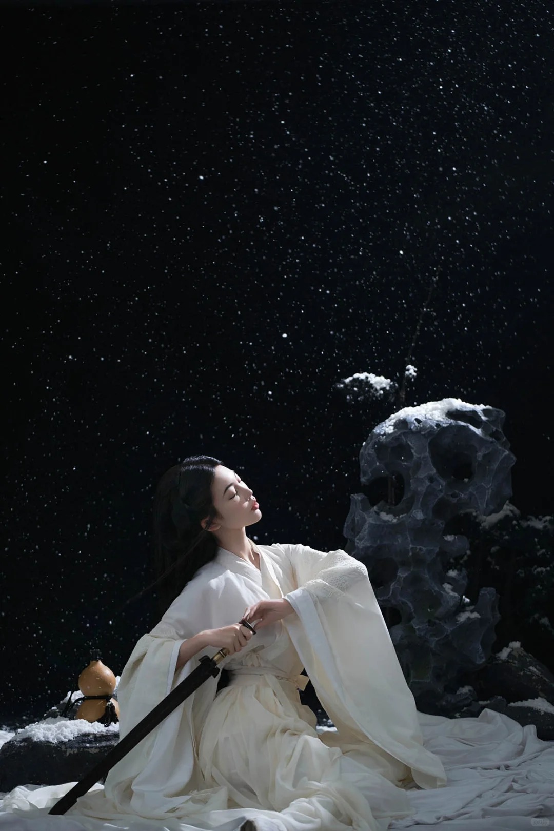 雪中舞剑清冷古风写真❄犹如冰山上的冰莲_8_阑梦古装摄影写真馆_来自小红书网页版.jpg