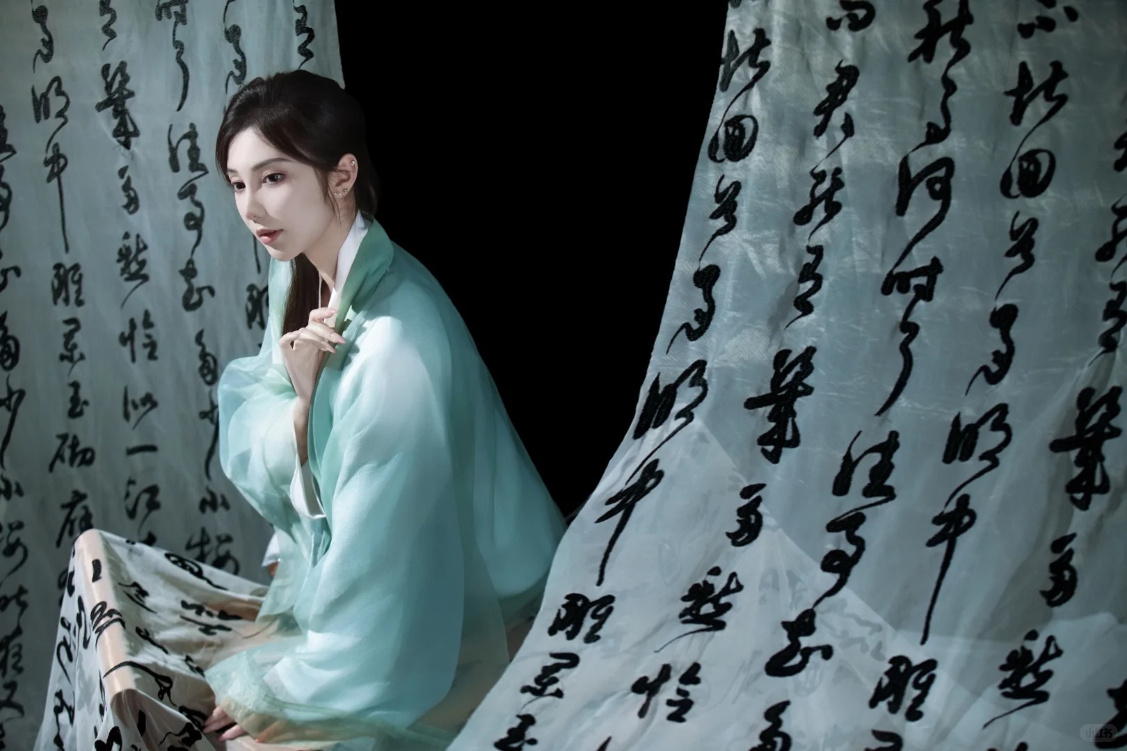 古典水墨_做一回书里的国风女子🖤_5_漫映_来自小红书网页版.jpg