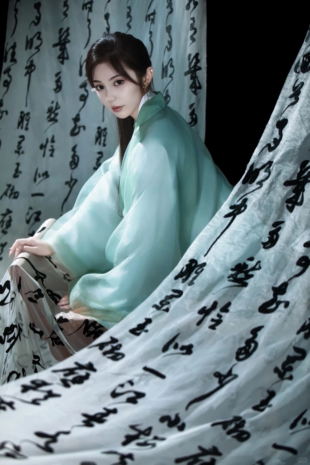 古典水墨_做一回书里的国风女子🖤_4_漫映_来自小红书网页版.jpg
