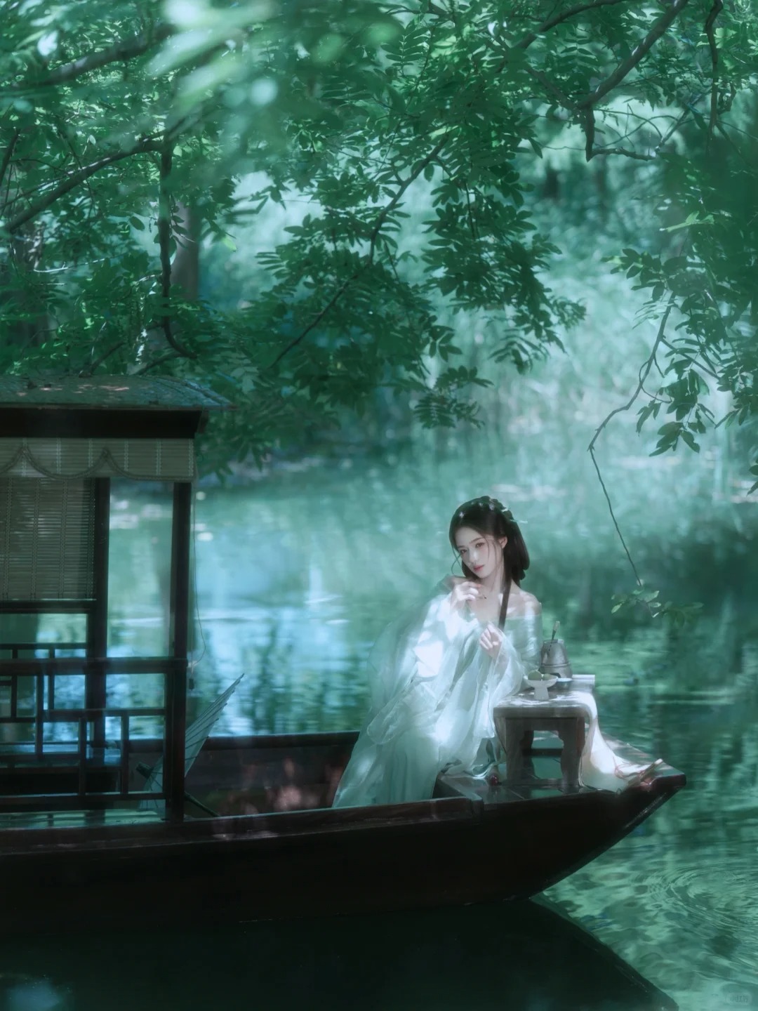 苏州清冷感汉服写真🍃在摇橹船拍出氛围感_5_苏州揽月丨写真馆_来自小红书网页版.jpg